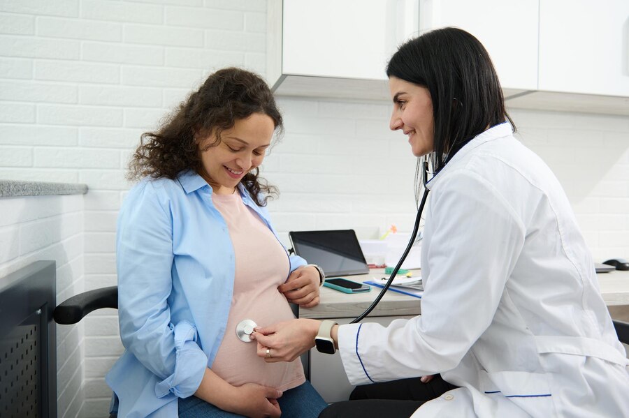 female-doctor-examining-patient-hospital_1048944-2378289